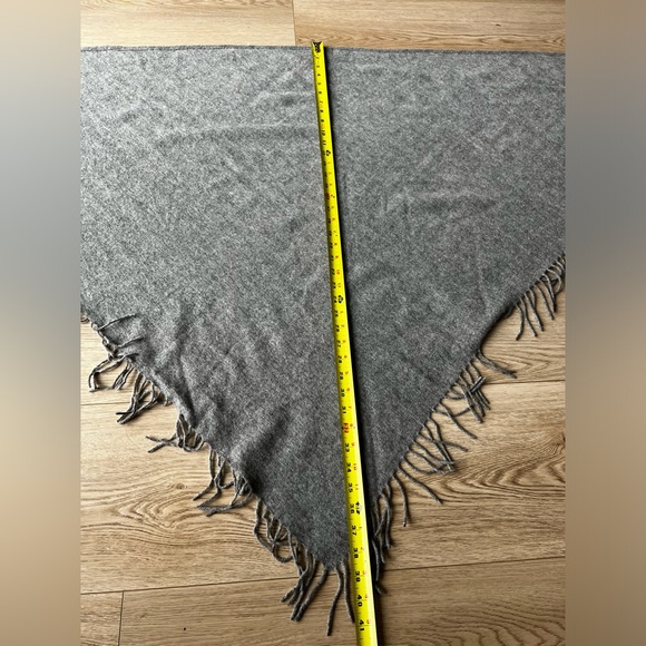 NWOTS Aritzia Wilfred Wool Triangle Scarf - Picture 6 of 13
